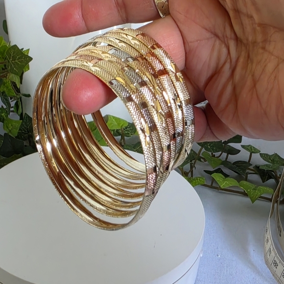 Set of Seven Gold Filled Bangle Bracelet Star Design Tricolor - Picture 6 of 6